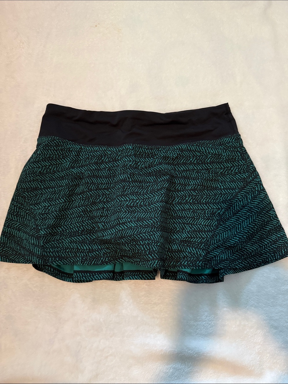 lululemon athletica Black Waistband with Teal Patterned Skort. Size 6
